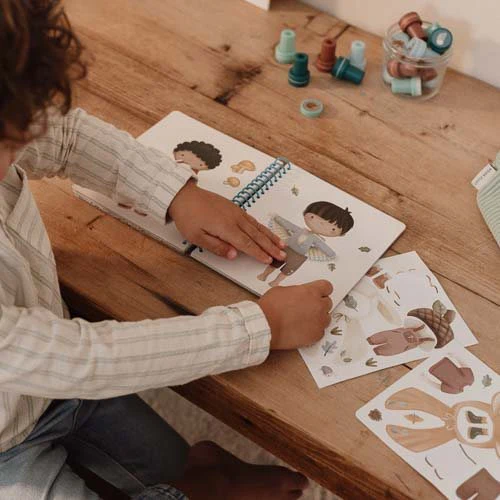 Aankleed- en stickerboek - Forest Friends – Image 4