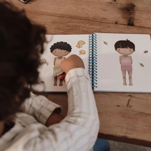 Aankleed- en stickerboek - Forest Friends – Image 2