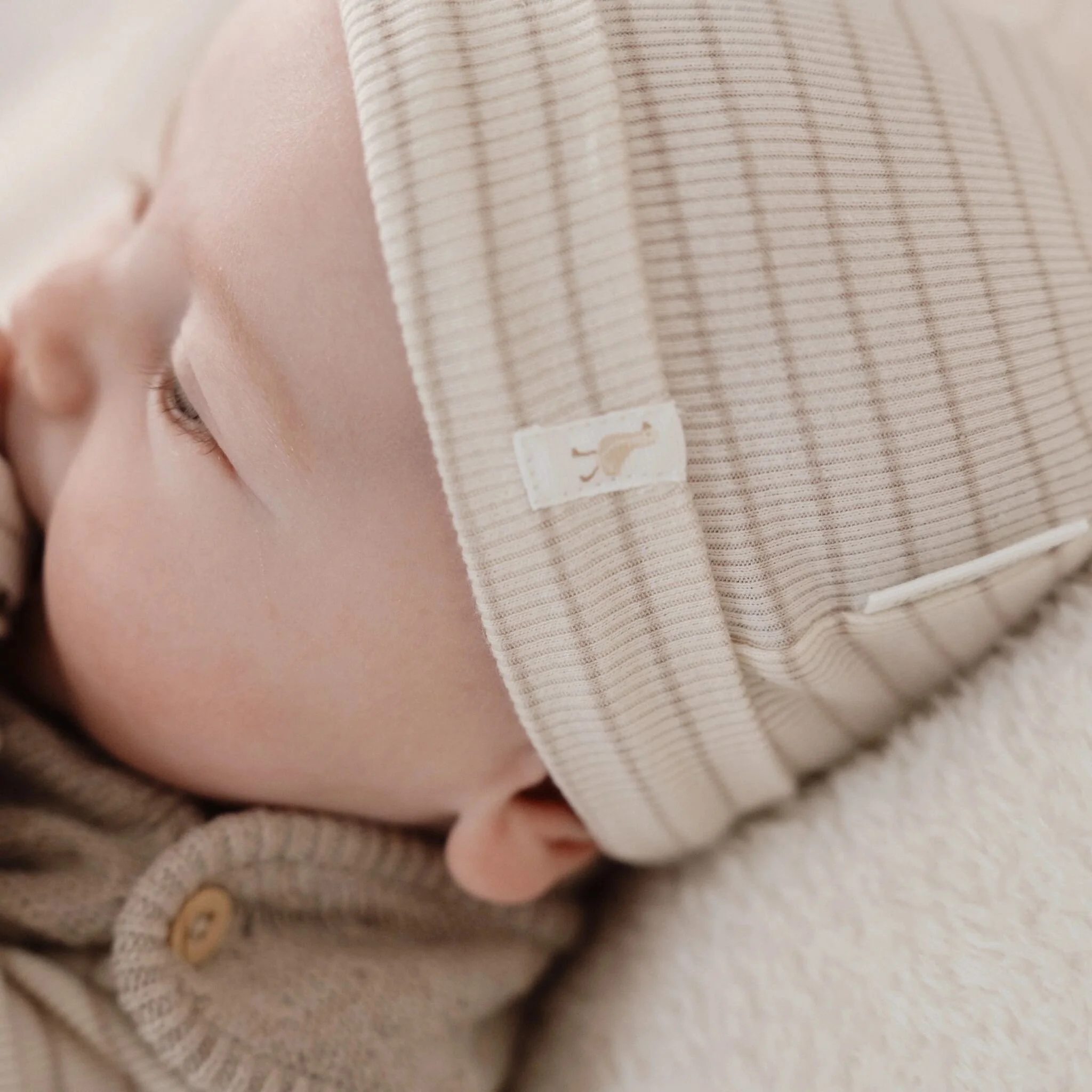 Babymutsje - Beige - Newborn Naturals - Stripe – Image 4